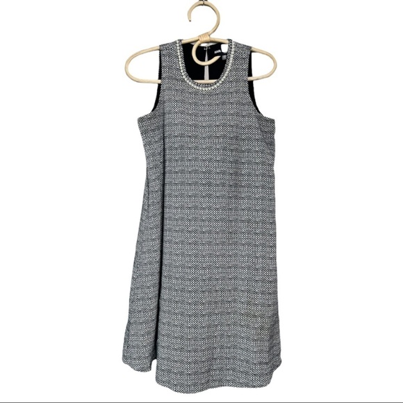 Karl Lagerfeld Dresses & Skirts - Karl Lagerfield Pearl Neckline Sleeveless Black White Patterned Shift Dress